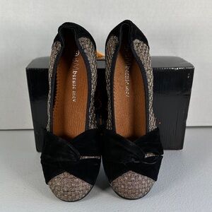 bernie mev. Black & Tweed Knotted Toe Flats. Brand New